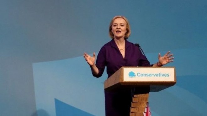 İngiltere'de resmen Liz Truss dönemi!