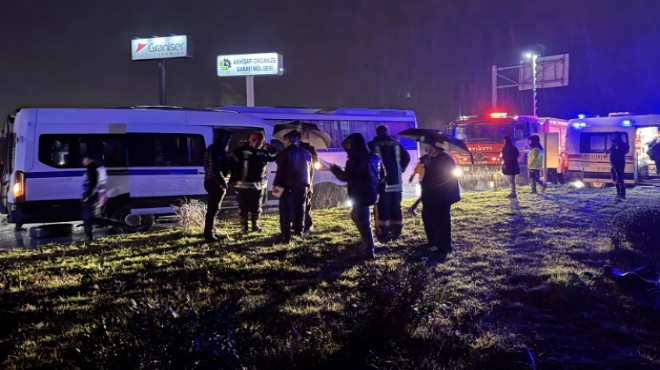 Manisa da feci kaza: İşçi servisleri birbirine girdi!