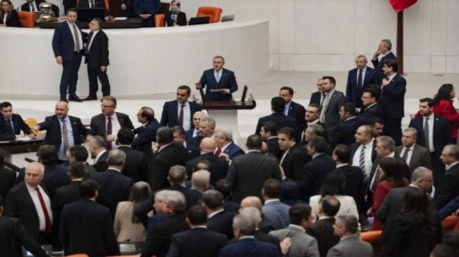 Meclis te AK Parti ve CHP arasında yüksek tansiyon!