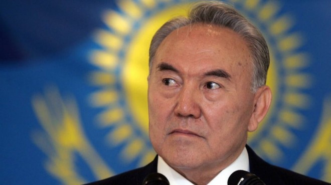 Nazarbayev'in siyasi yetkileri kaldırıldı