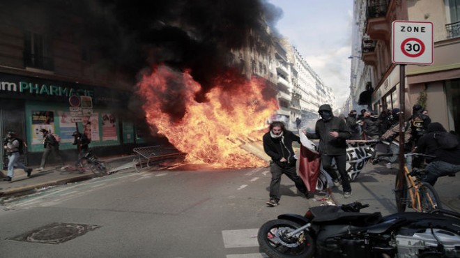 Olaylı 1 Mayıs: Paris sokakları karıştı!