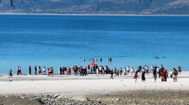 Salda Gölü ne giren 13 yaşındaki çocuktan acı haber