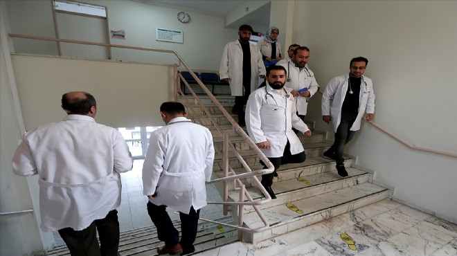 Suriyeli sağlıkçılar hizmete başladı