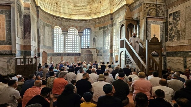 Yeniden ibadete açıldı: 79 yıl sonra ilk bayram namazı kılındı