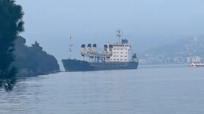 Yük gemisi İstanbul Boğazı nda karaya oturdu