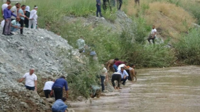 Yüksekova'da sel: Binlerce balık öldü!