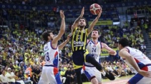 Anadolu Efes, Fenerbahçe'yi deplasmanda devirdi
