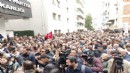 CHP İzmir önünde İmamoğlu'na destek, hükümete tepki!