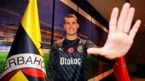 Fenerbahçe'nin kalecisi Livakovic'in başı dertte!