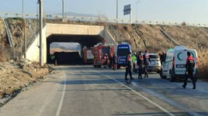 İşçi midibüsü devrildi: 4 ölü, çok sayıda yaralı var!