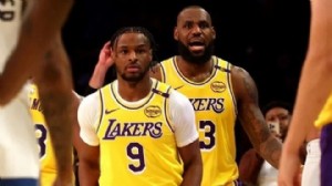 LeBron ve Bronny James, NBA'de tarihe geçti