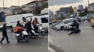 Trafiğinde korku dolu anlar: Kuryeyi demir çubukla dövdü